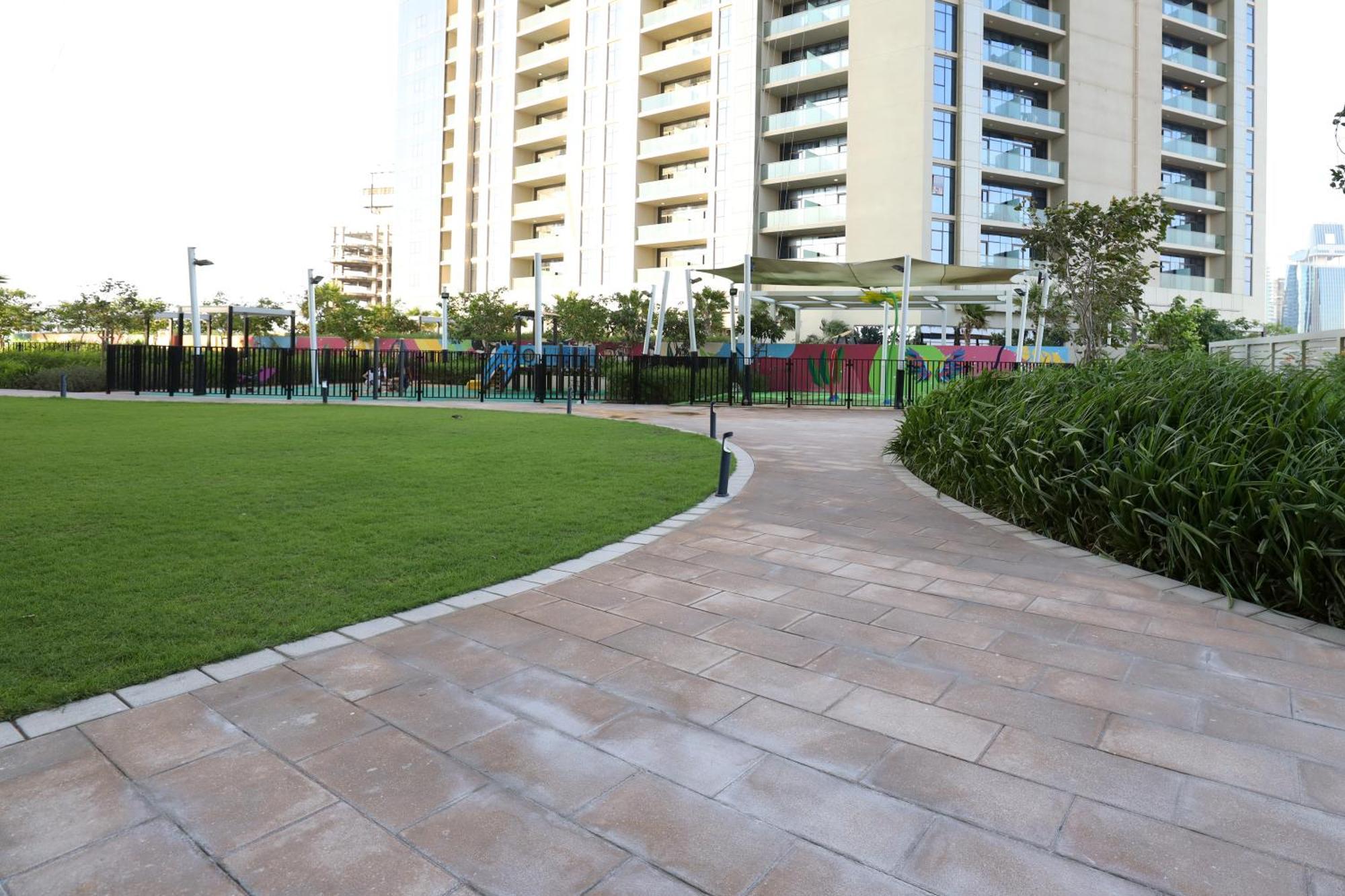 Apartment Chic Aykon 2-bedroom Retreat - Business Bay *
