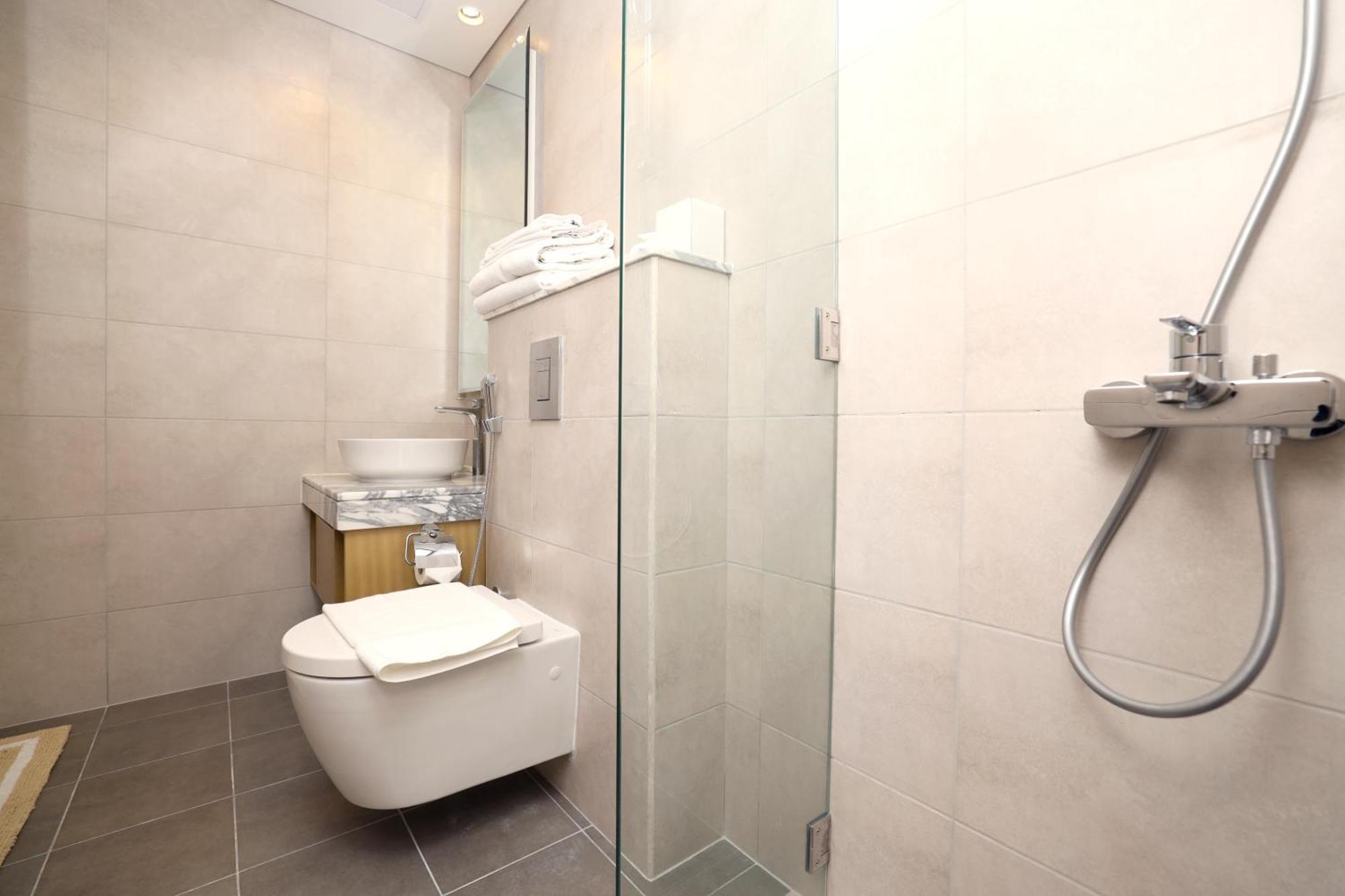 Apartment Chic Aykon 2-bedroom Retreat - Business Bay *