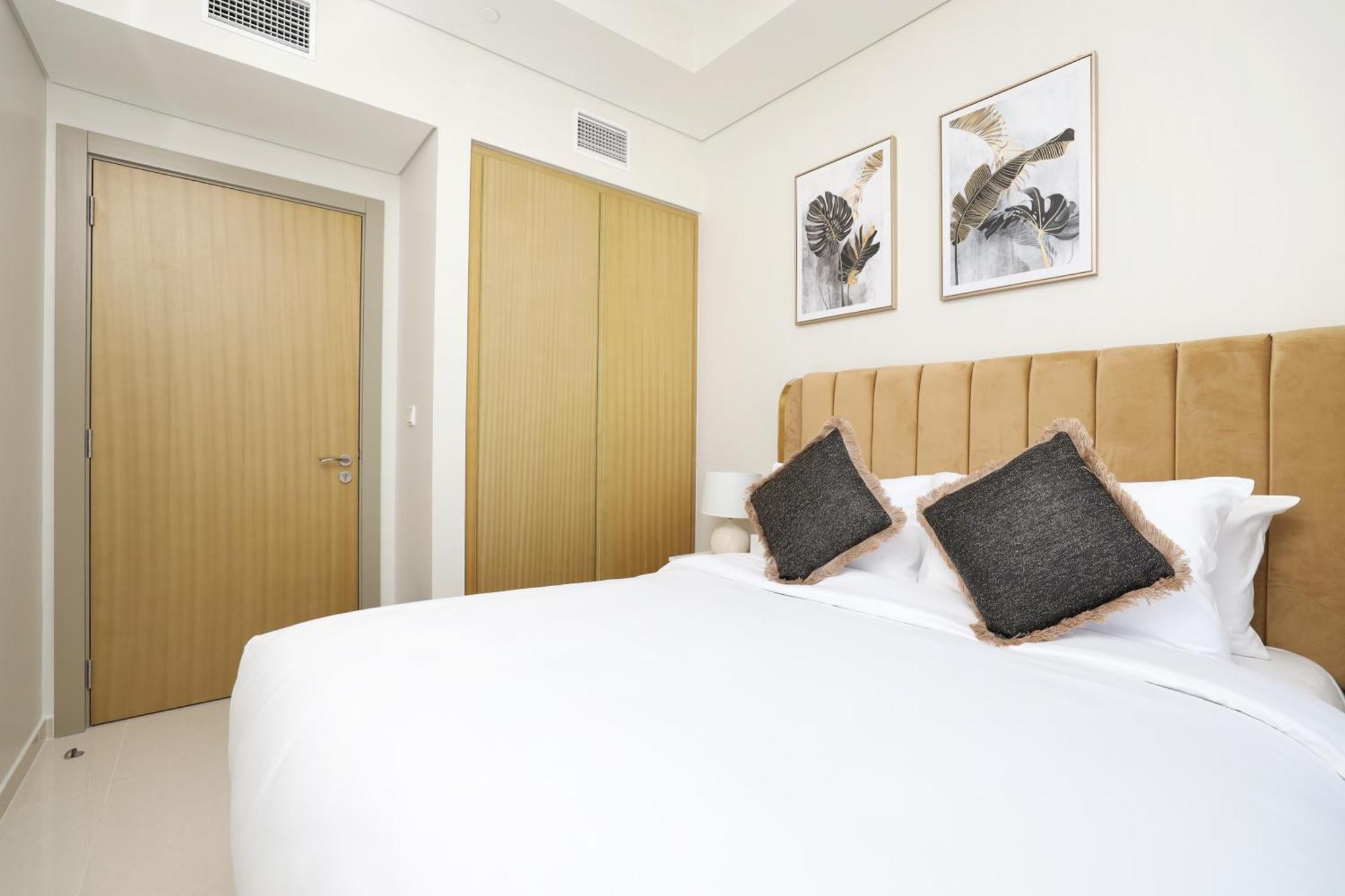 Chic Aykon 2-bedroom Retreat - Business Bay *