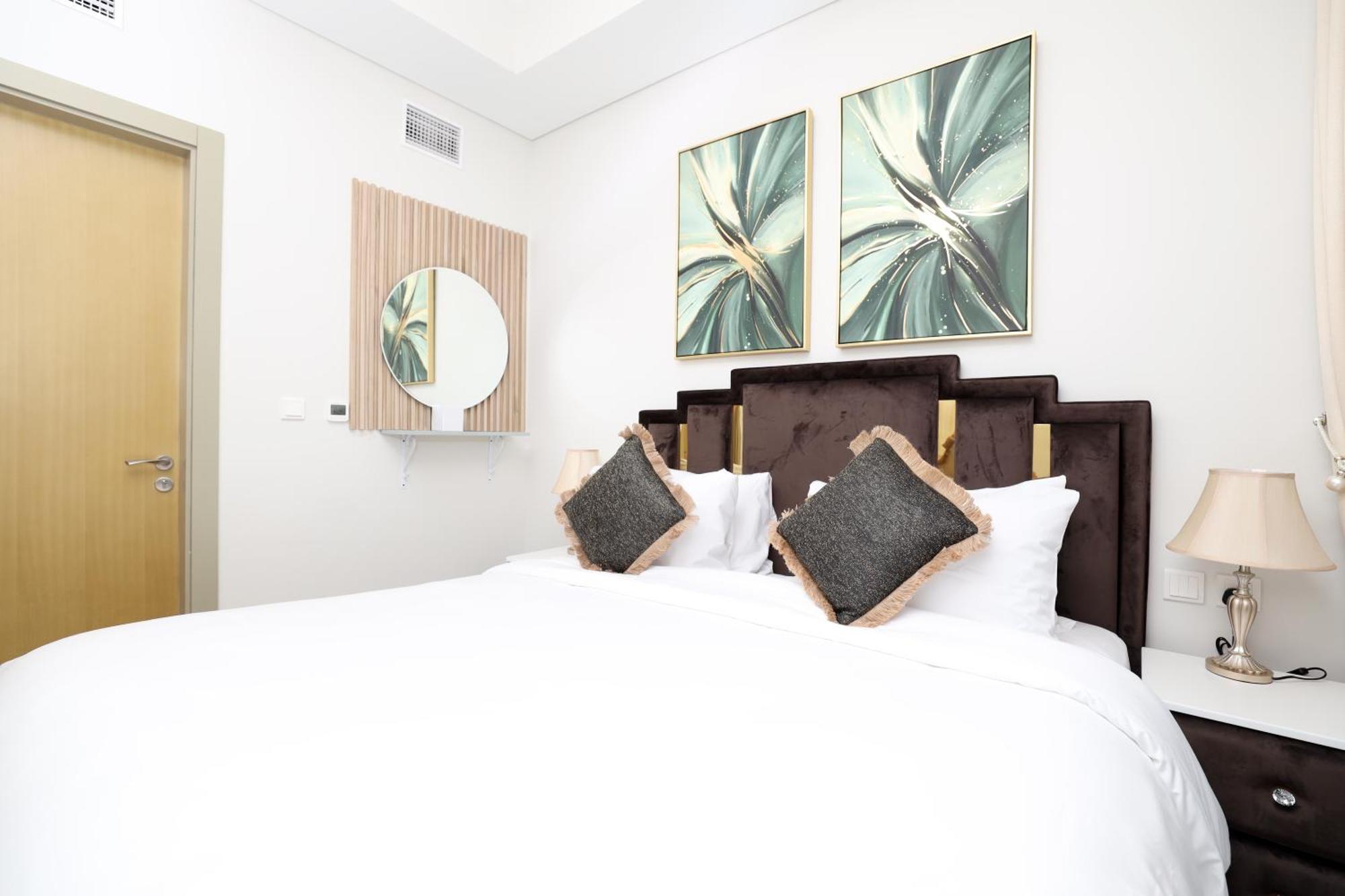 Chic Aykon 2-bedroom Retreat - Business Bay Dubai